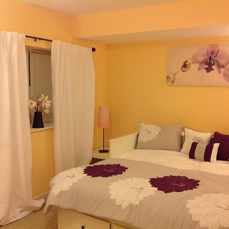 Mojoy Homesuites At Runyon Newark Esterno foto