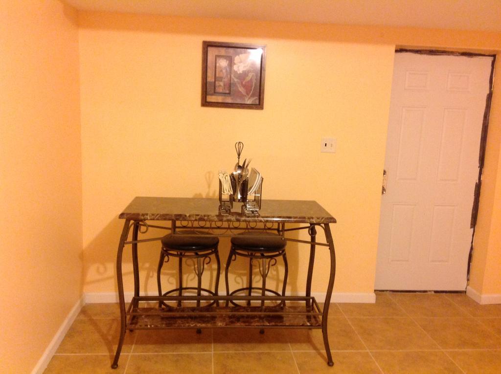 Mojoy Homesuites At Runyon Newark Esterno foto