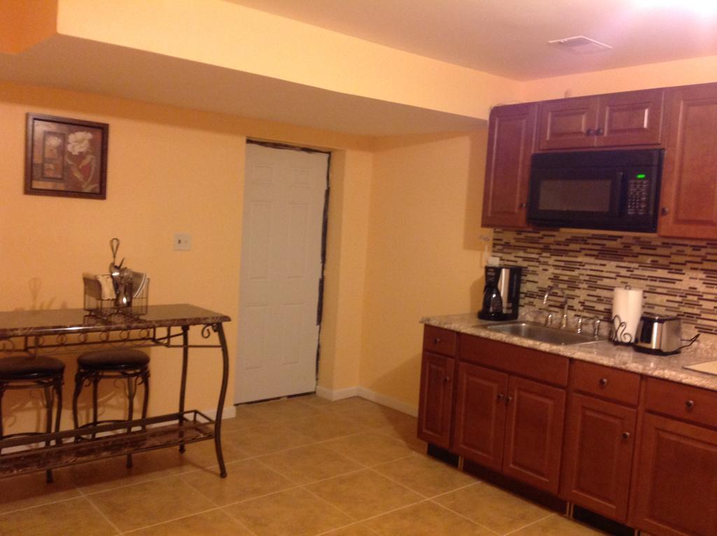 Mojoy Homesuites At Runyon Newark Esterno foto