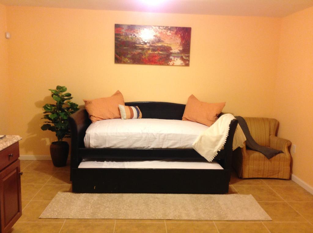 Mojoy Homesuites At Runyon Newark Esterno foto