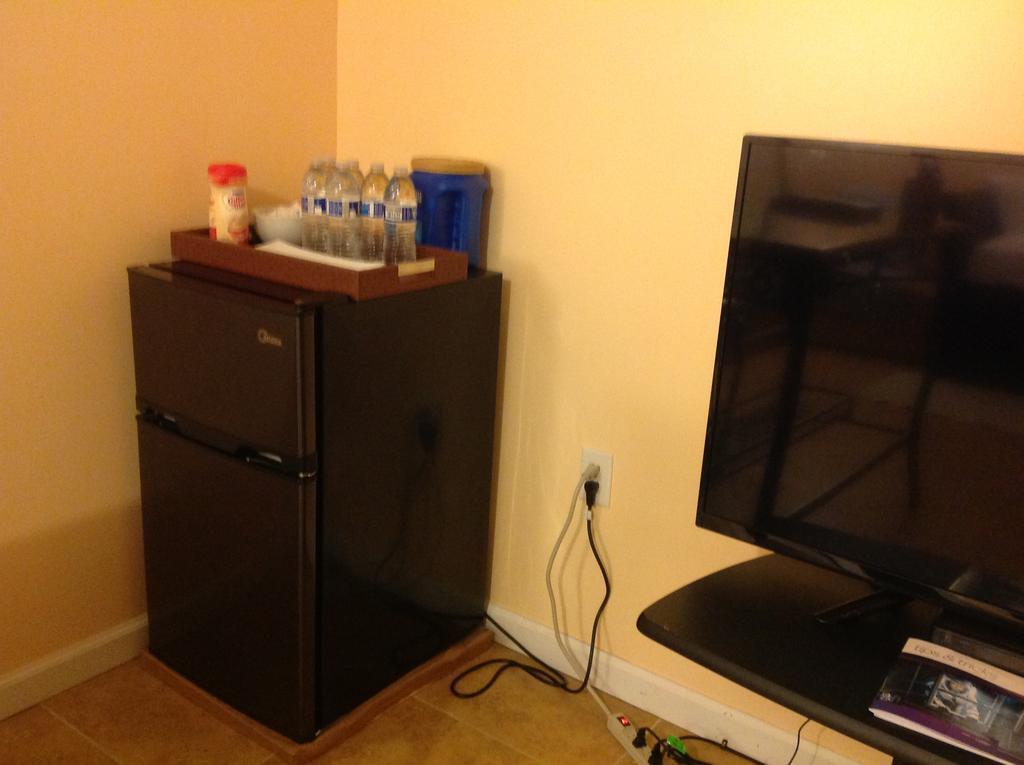 Mojoy Homesuites At Runyon Newark Esterno foto