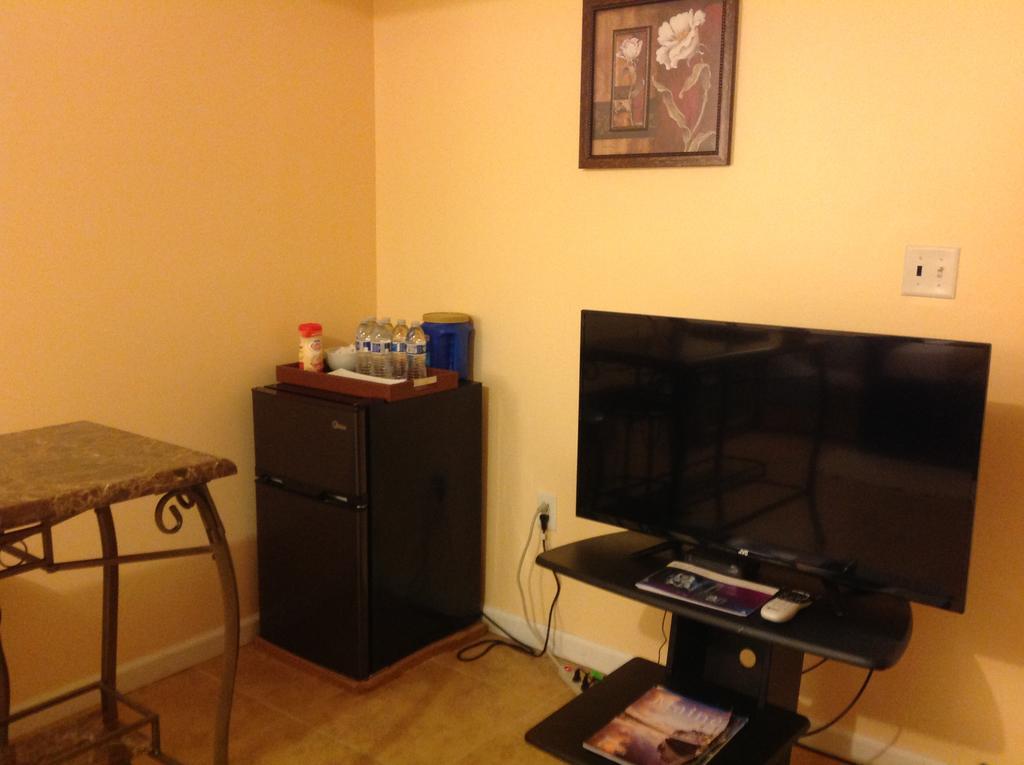 Mojoy Homesuites At Runyon Newark Esterno foto